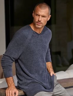 CozyChic Ultra Lite® Men's V-Neck Pullover -Barefoot Dreams BDF SS23 MEN K BDMCU21743 1378 V1 web