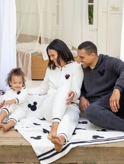 CozyChic® Classic Disney Logo Throw -Barefoot Dreams BFD FALL 7 8 20 D3 0659